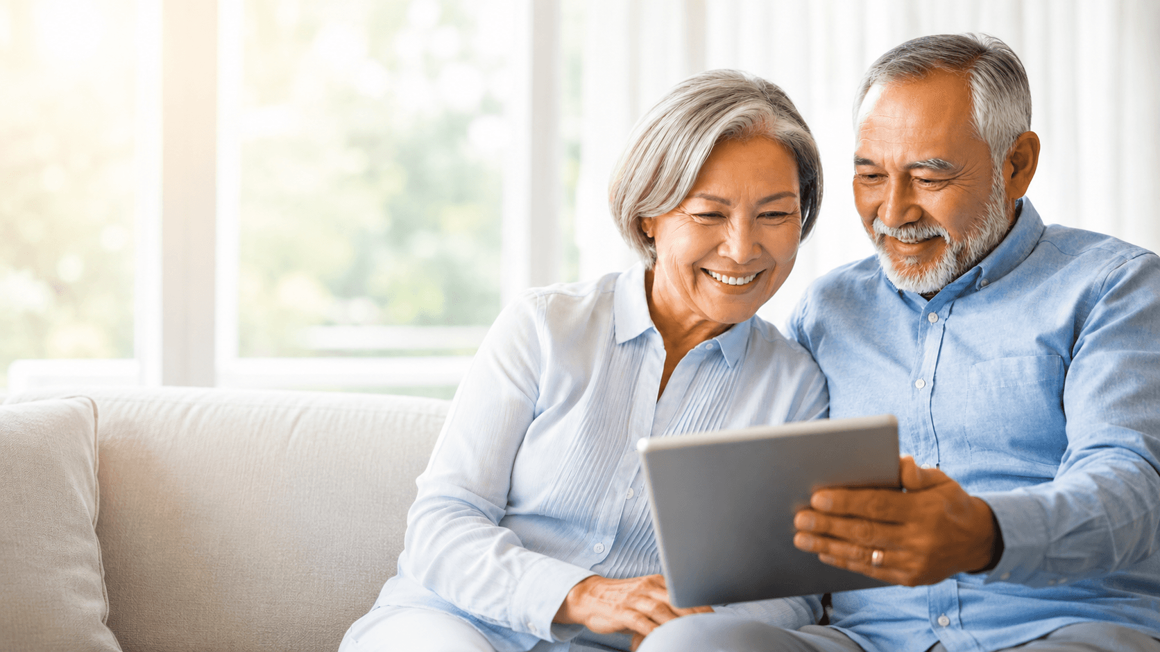 Texas seniors reviewing Medicare options with a Medicji advisor